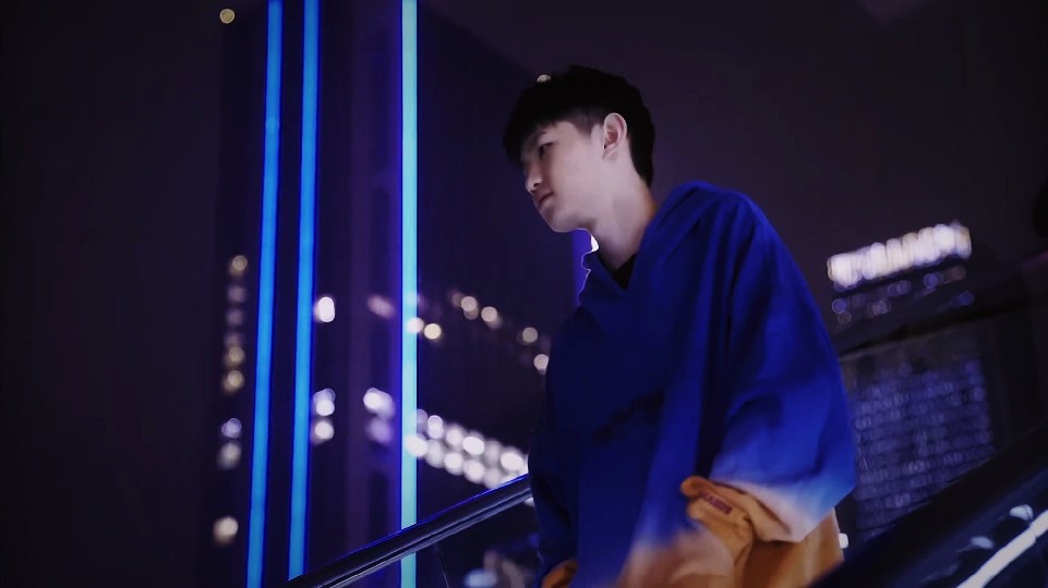 LPL 的当前15点经济差数据： Invictus Gaming 的三项C在榜单上！ knight 的数据为负！