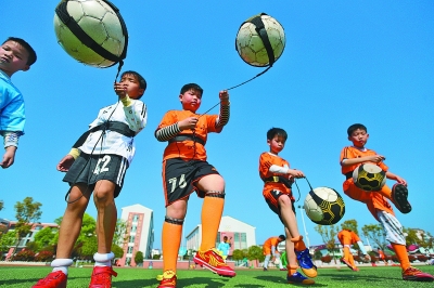 下载蜂鸟电竞比分APP，看王者荣耀KPL季后赛