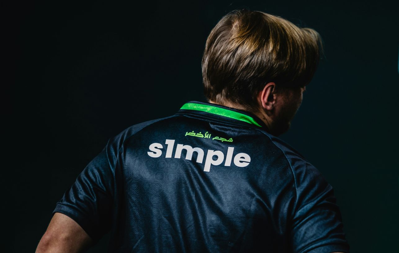 flusha 在与一捆干草相撞后奇迹般地逃过了严重伤害