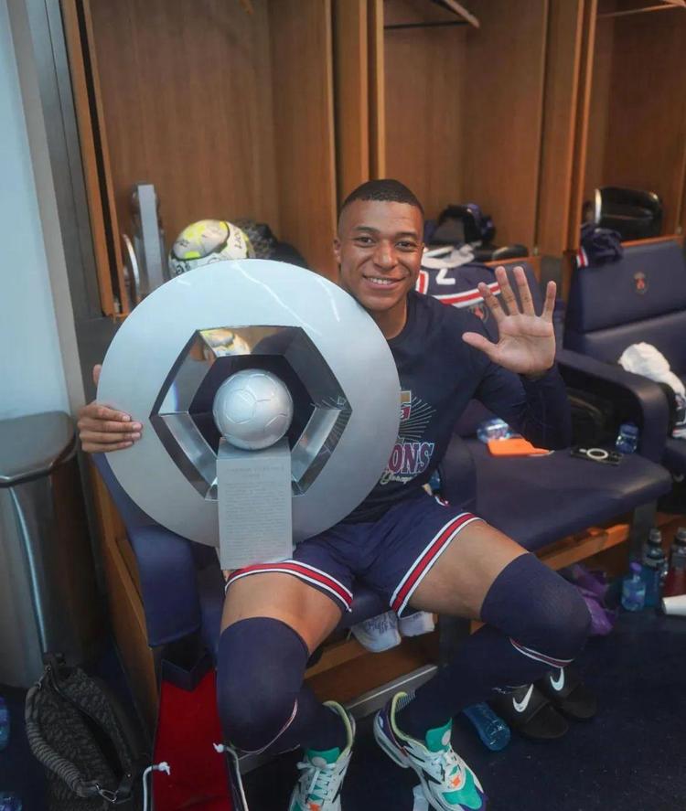 Rookie宣布成为自由人：还正在和iG沟通