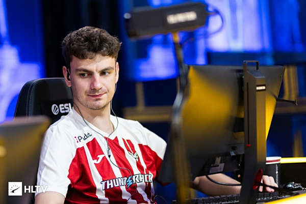 WE官方：上单选手Demon正式离队